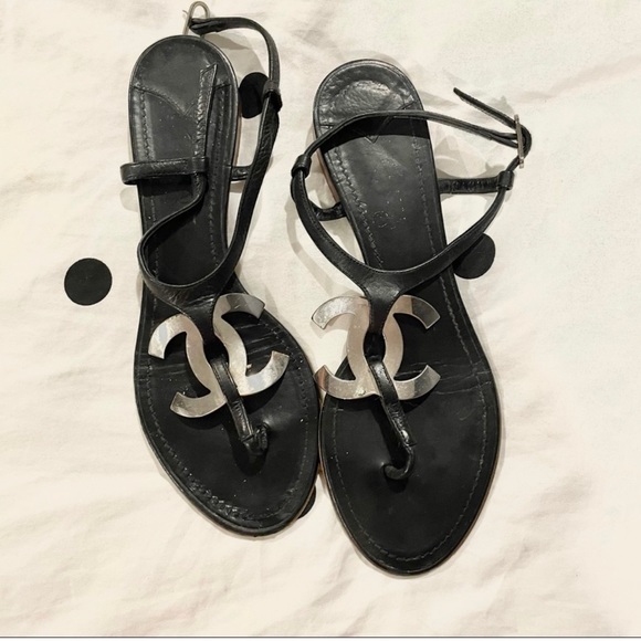 CHANEL large cc logo Entre doigts sandal - Picture 2 of 9